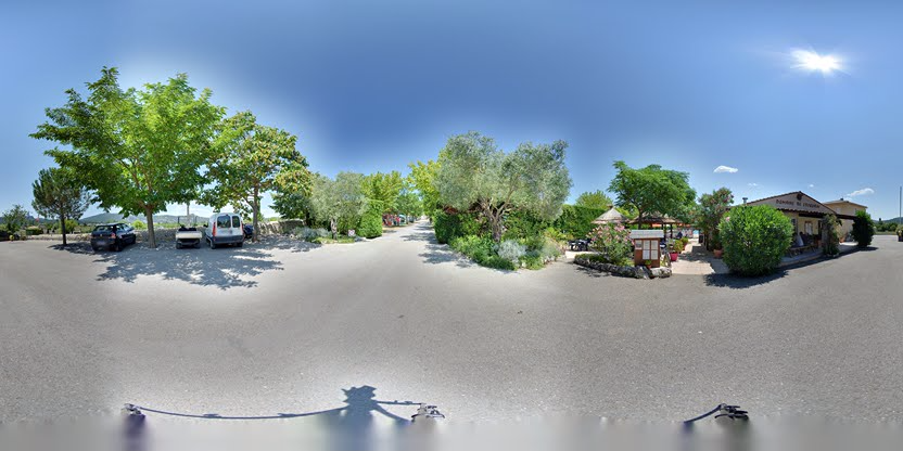 Visite virtuelle 360 de L'Esquiras à Vallon-Pont-d'Arc – Camping – Webvisite