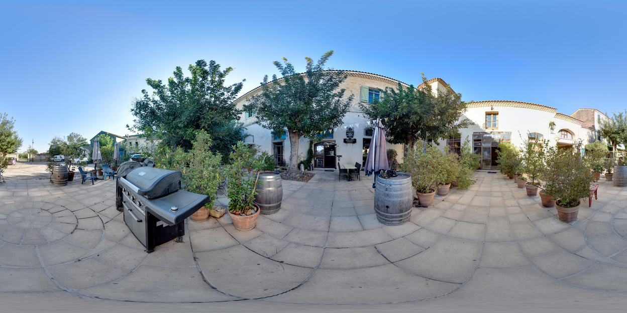 Visite virtuelle 360 de Gîte en Camargue - Ancienne Abbaye de Franquevaux a Beauvoisin en Occitanie - Webvisite