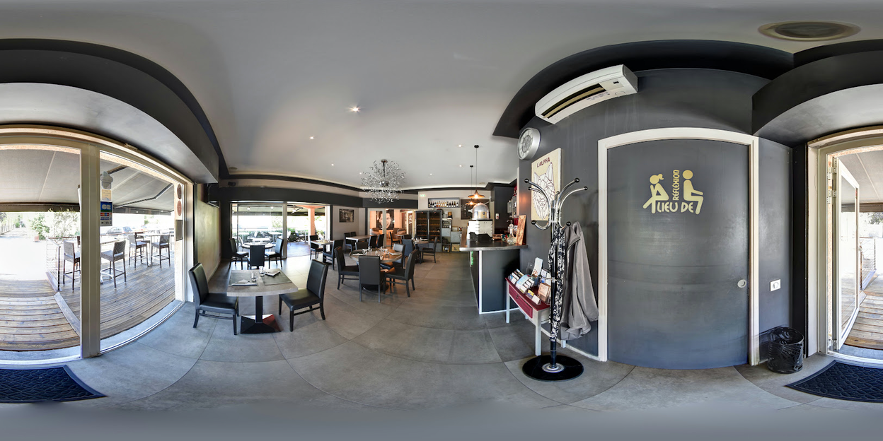 Visite virtuelle 360 de Alpha Bar à Vin - Alpha Scène à Montauroux – Restaurant – Webvisite